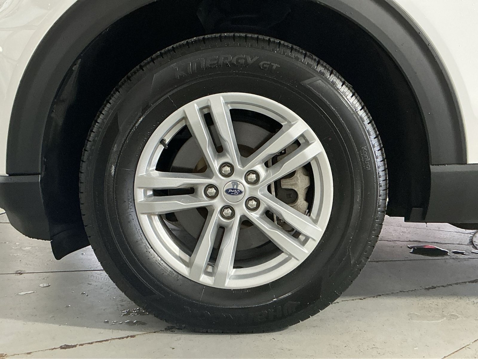 Used 2023 Ford Explorer XLT AWD/4WD image 13