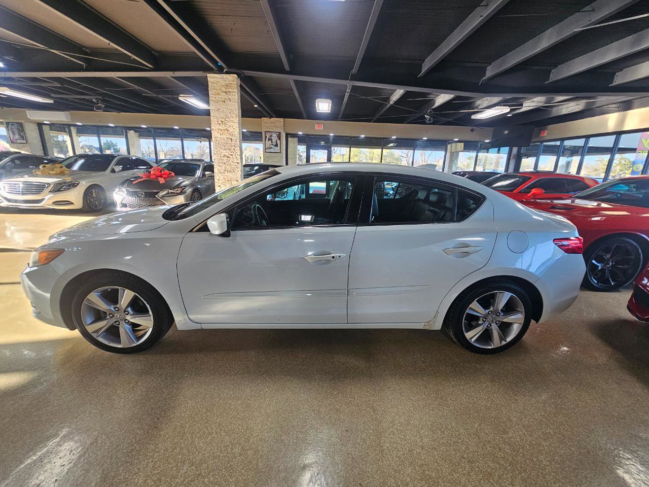Used 2015 Acura ILX 4dr Sdn 2.0L FWD image 4