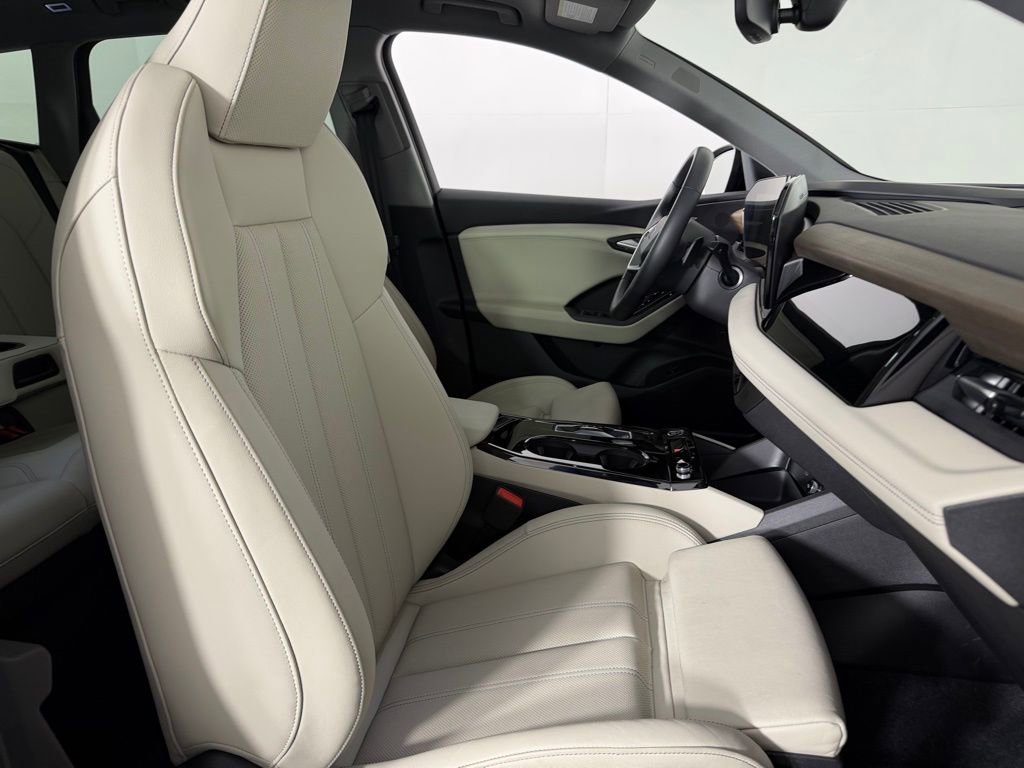 Used 2025 Audi Q6 e-tron Premium Plus w/ Premium Plus AWD/4WD image 35