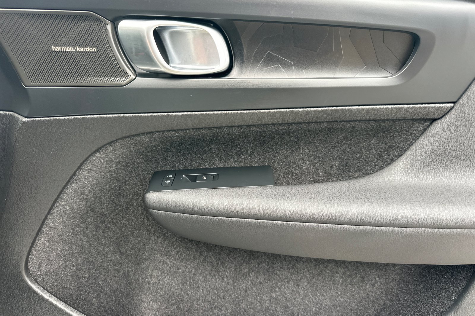 Certified 2023 Volvo C40 P8 Recharge Ultimate w/ Protection Package Premier AWD/4WD image 20