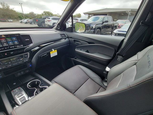 Used 2025 Honda Ridgeline Black Edition image 3