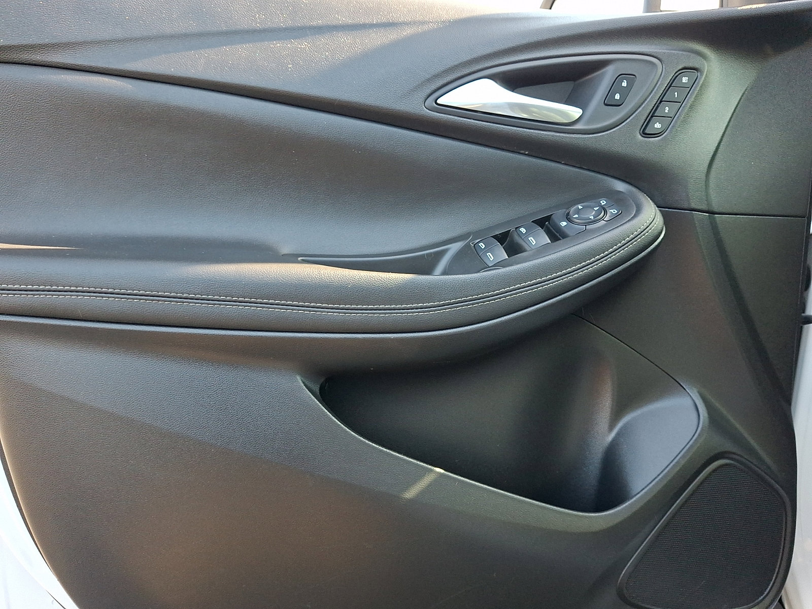 Used 2021 Buick Encore GX Essence image 13