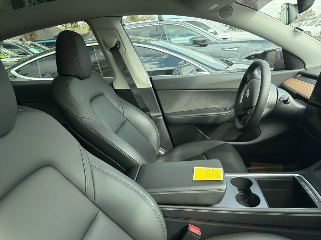 Used 2022 Tesla Model Y Long Range image 4
