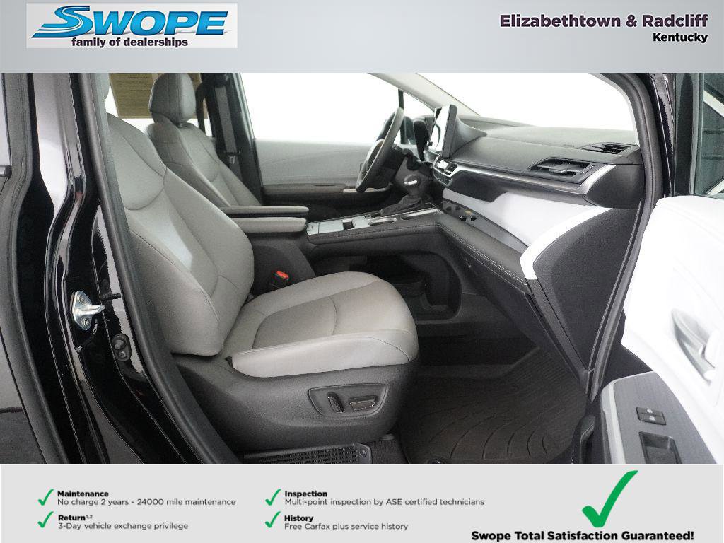 Used 2025 Toyota Sienna XLE image 9