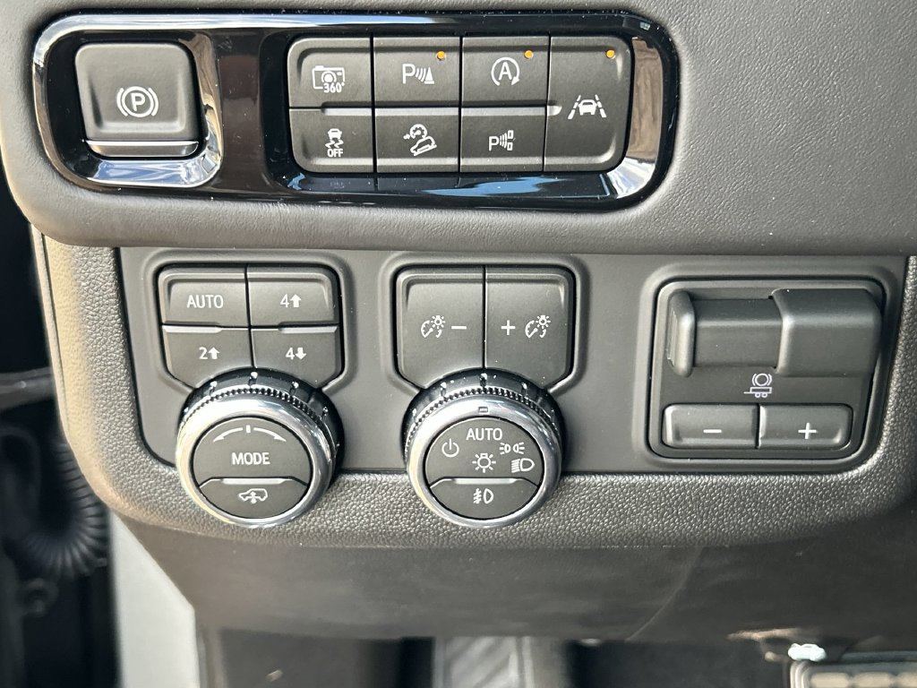 New 2026 GMC Yukon AT4 Ultimate AWD/4WD image 18