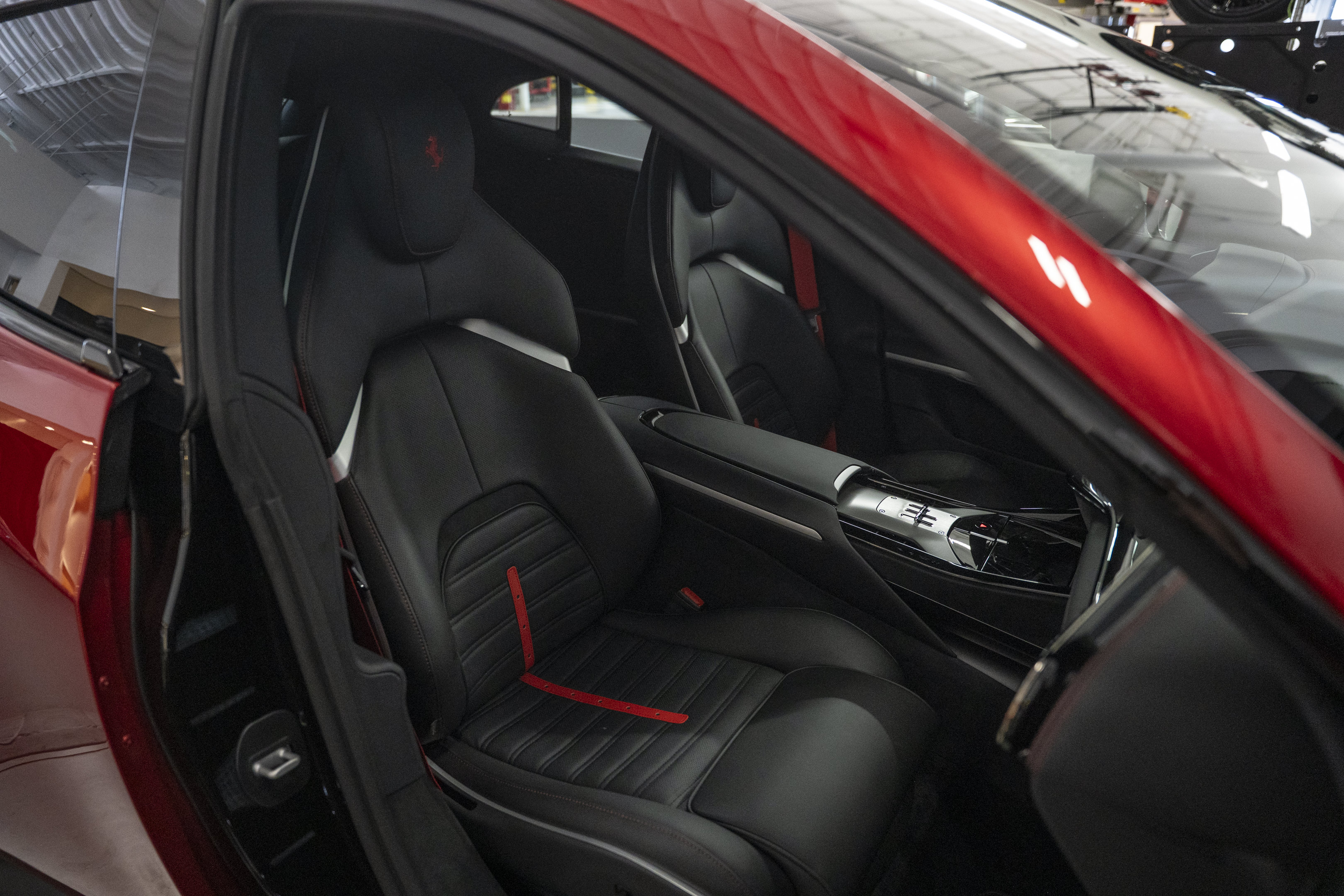 Used 2026 Ferrari Purosangue AWD/4WD image 33