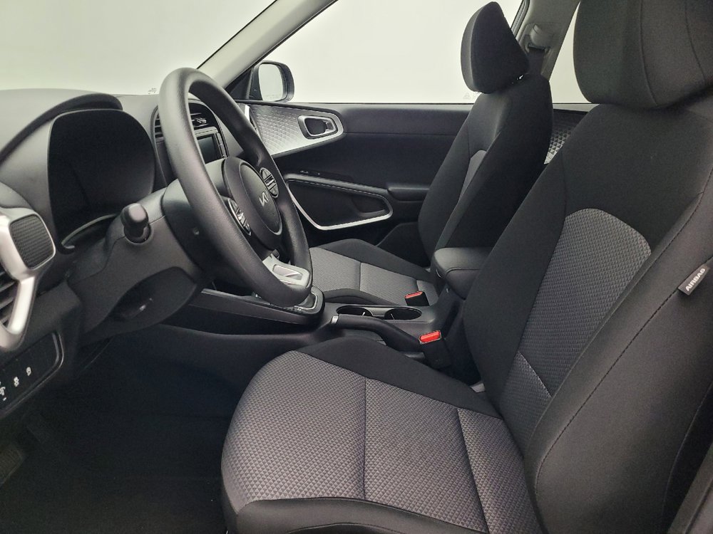 Used 2025 Kia Soul LX image 17