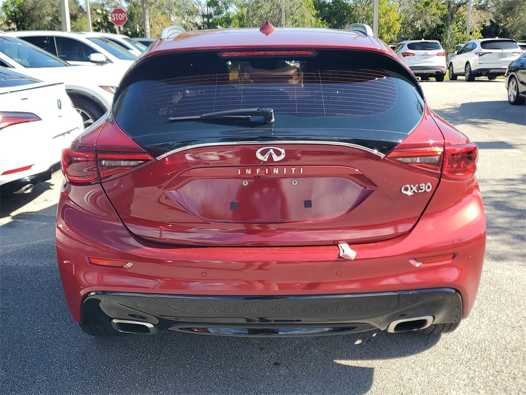 Used 2018 INFINITI QX30 Premium w/ Navigation Package image 8