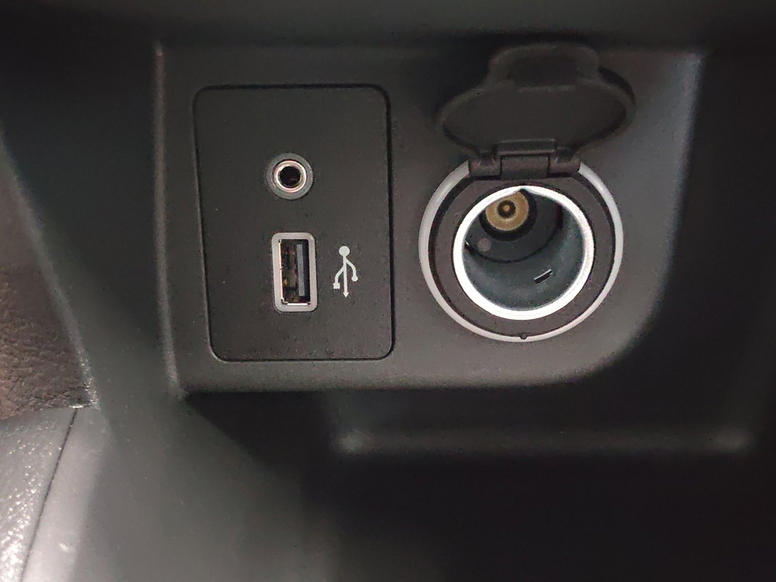 Certified 2025 Nissan Kicks Play S FWD image 22