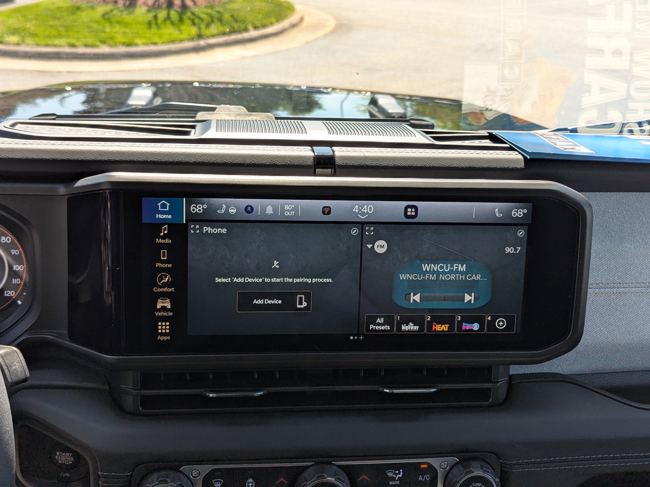 Used 2024 Jeep Wrangler Sahara w/ Safety Group image 22