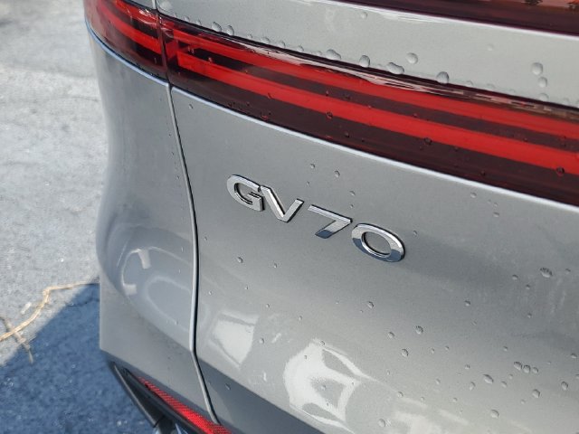 Certified 2026 Genesis GV70 2.5T Advanced AWD/4WD image 9