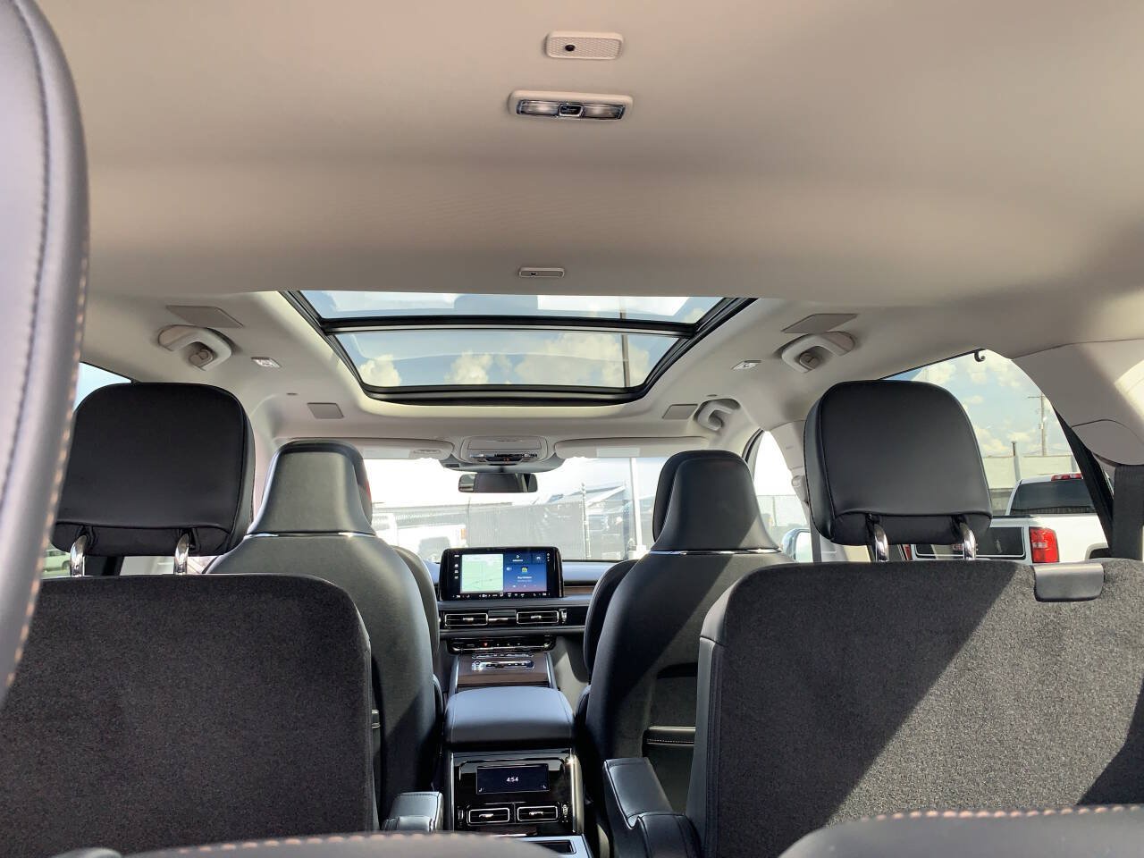 Used 2025 Lincoln Aviator Reserve w/ Luxury Package AWD/4WD image 29