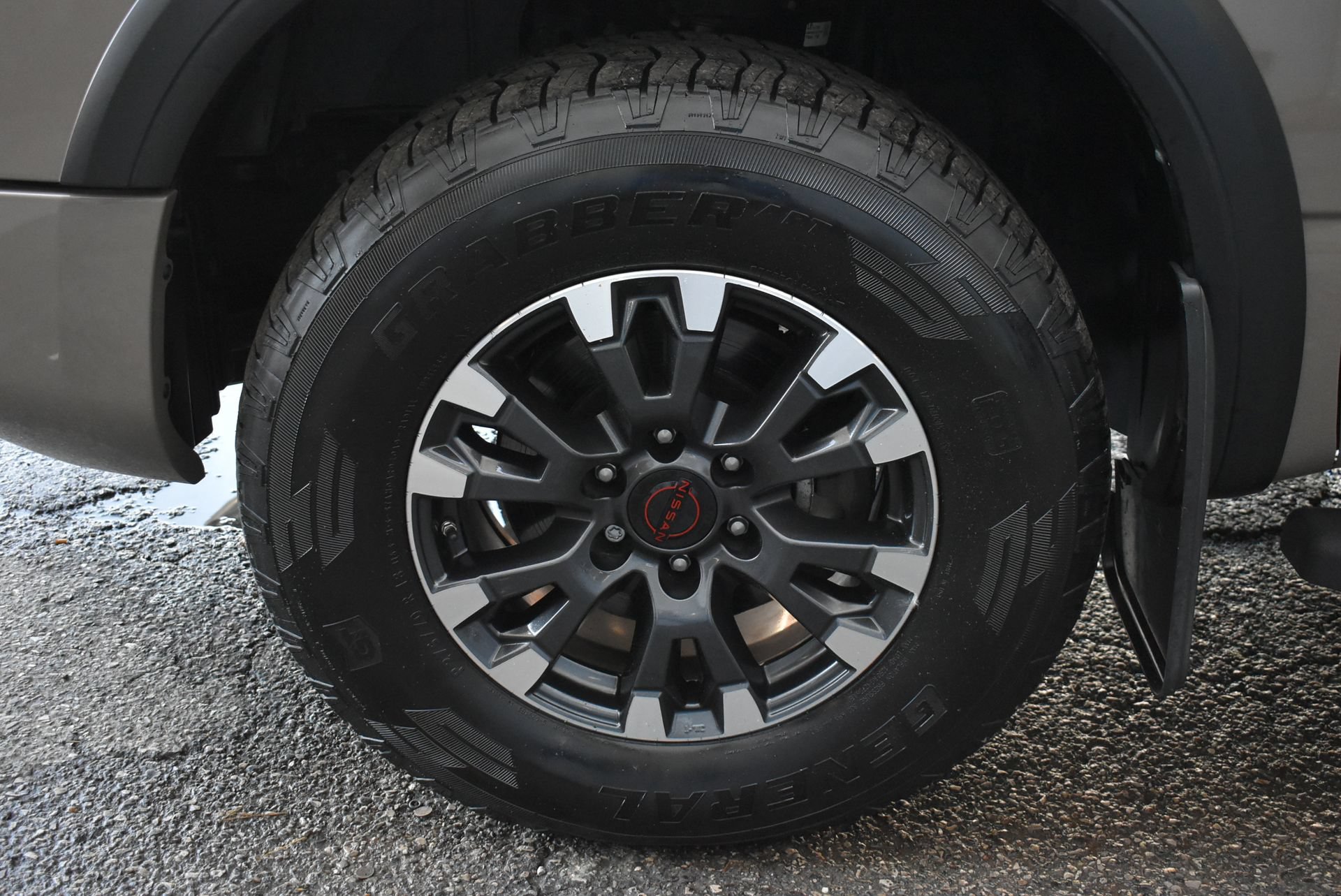 Used 2024 Nissan Titan PRO-4X w/ Pro-4x Convenience Package AWD/4WD image 10