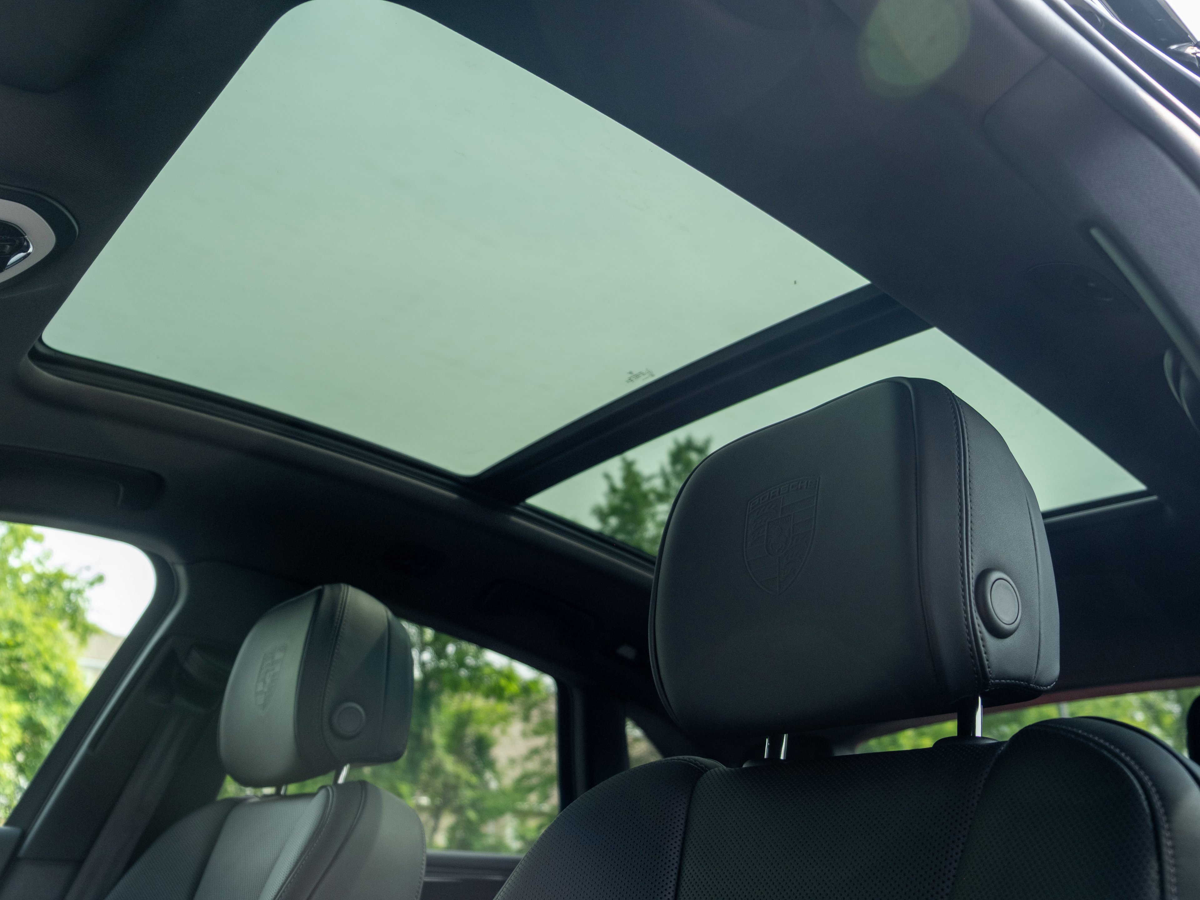 Certified 2025 Porsche Macan image 17