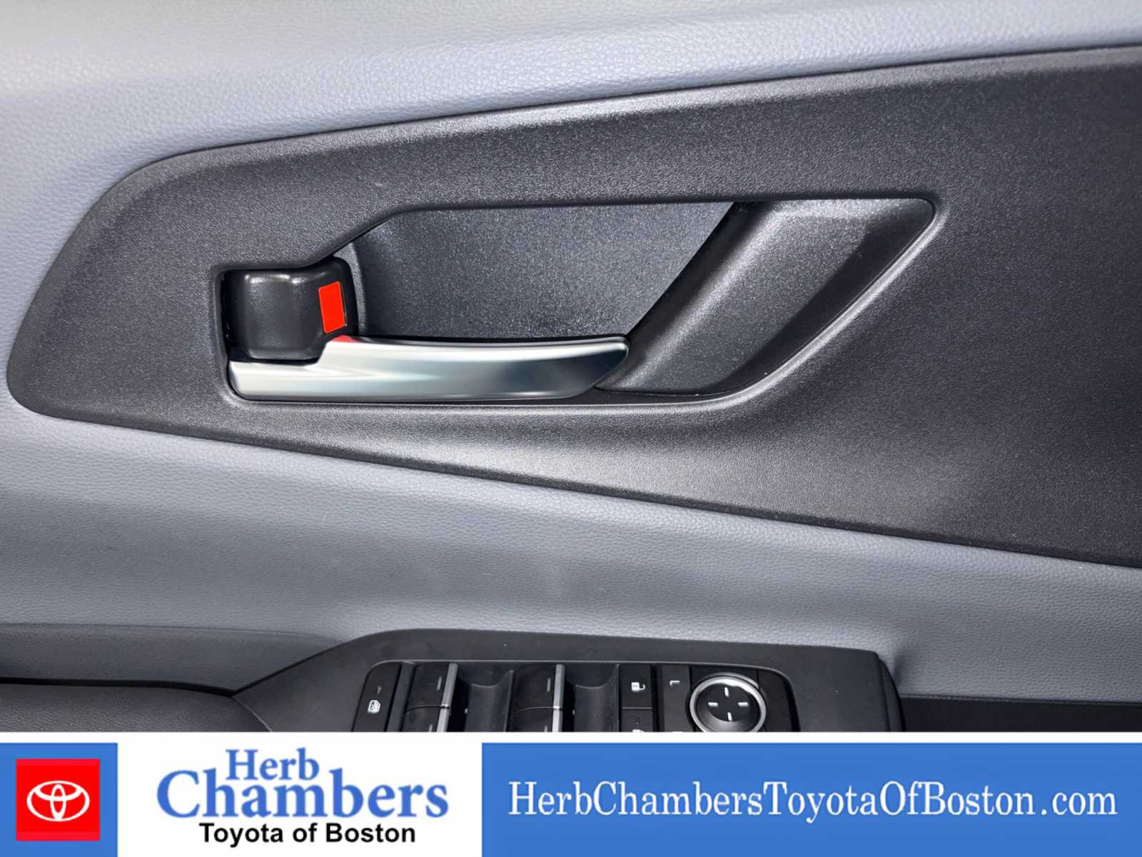 Used 2025 Toyota Prius XLE AWD/4WD image 15