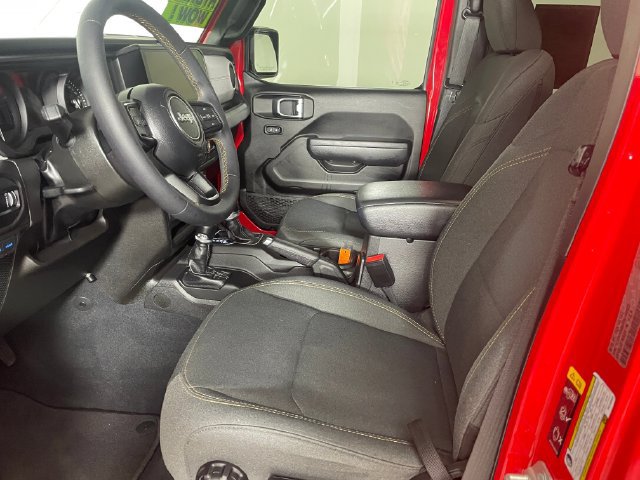 Used 2024 Jeep Wrangler Unlimited AWD/4WD image 2