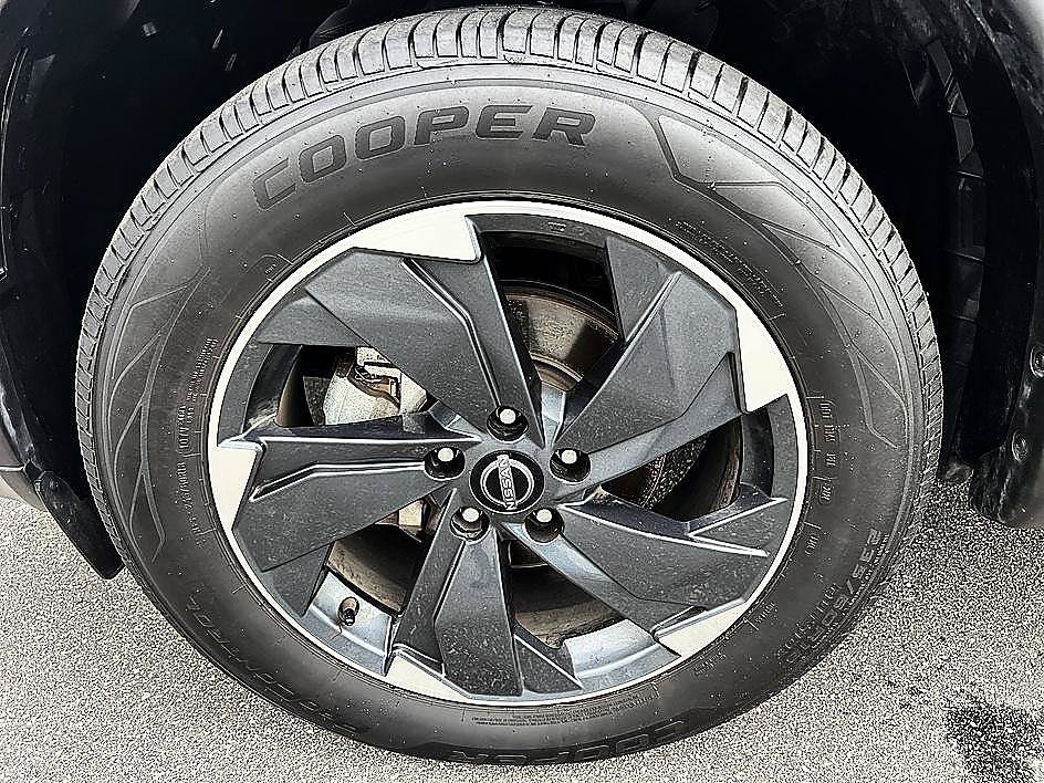 Certified 2024 Nissan Rogue SV AWD/4WD image 9