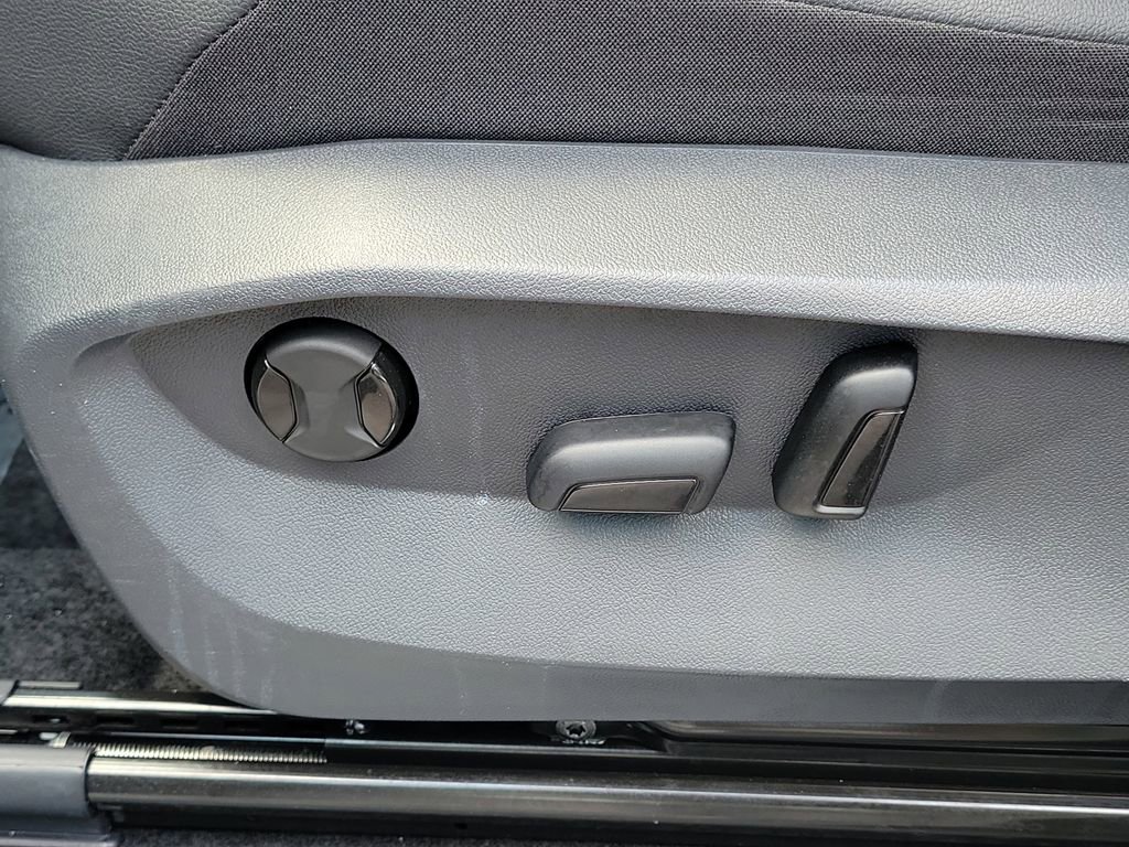 Used 2024 Volkswagen Tiguan Wolfsburg Edition image 21