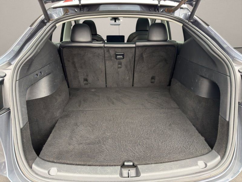 Used 2020 Tesla Model Y Long Range image 11