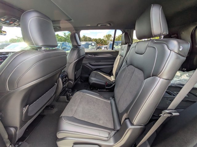 New 2025 Jeep Grand Cherokee L Altitude image 12