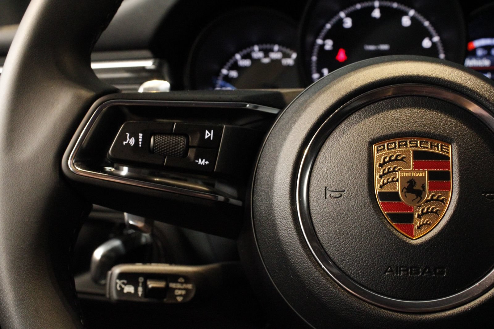 Certified 2026 Porsche Macan AWD/4WD image 24