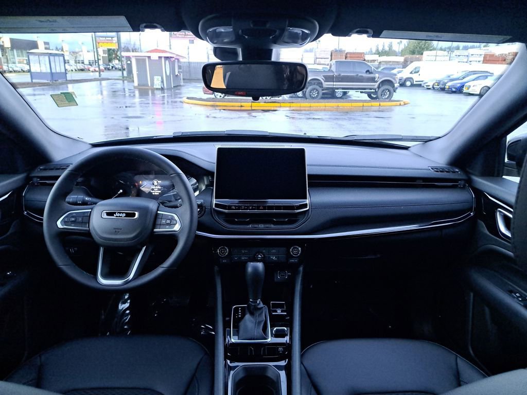 New 2026 Jeep Compass Latitude image 18