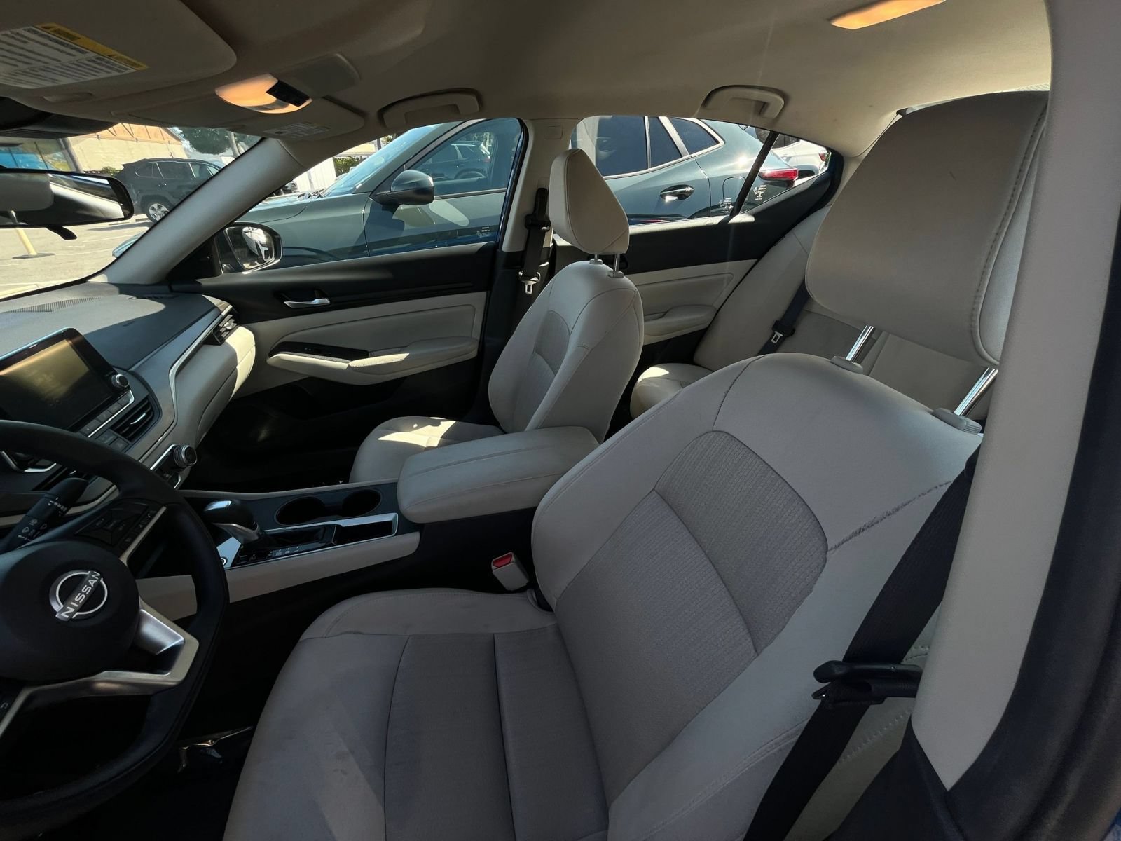 Used 2025 Nissan Altima 2.5 SV FWD image 28