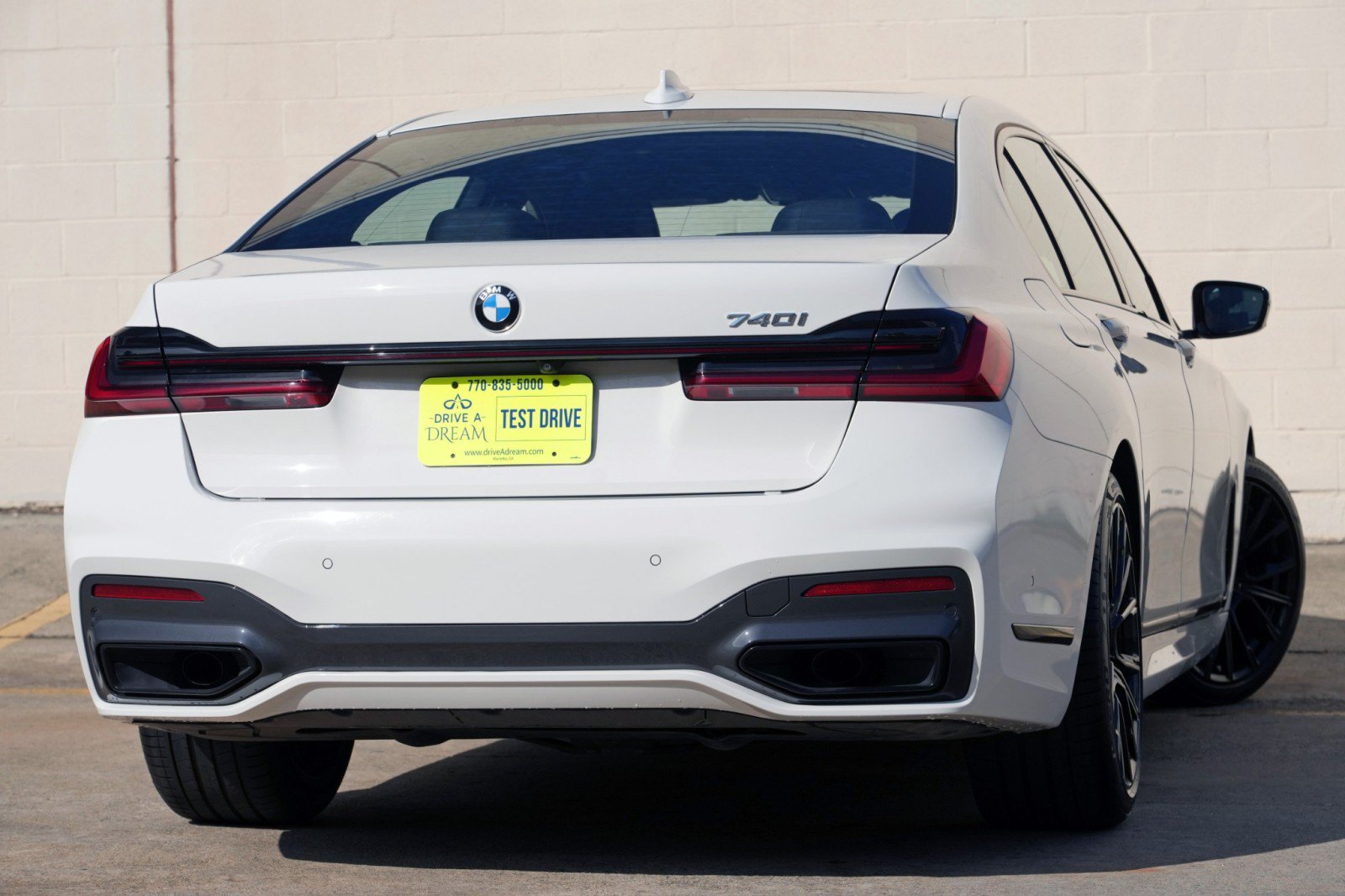Used 2022 BMW 740i w/ M Sport Package RWD image 5