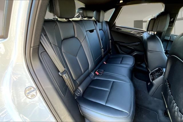 Used 2025 Porsche Macan AWD/4WD image 24
