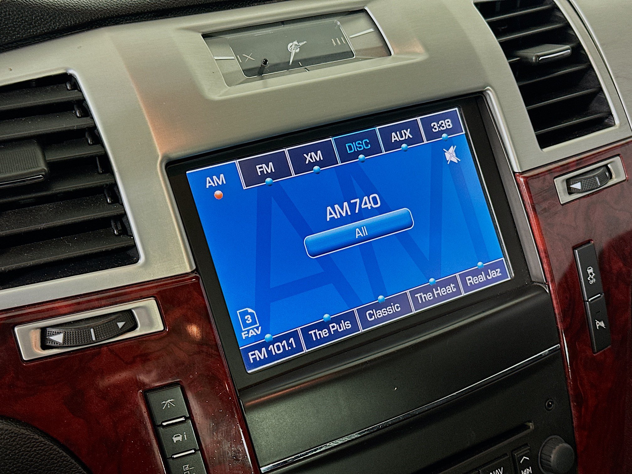 Used 2014 Cadillac Escalade Premium AWD/4WD image 21