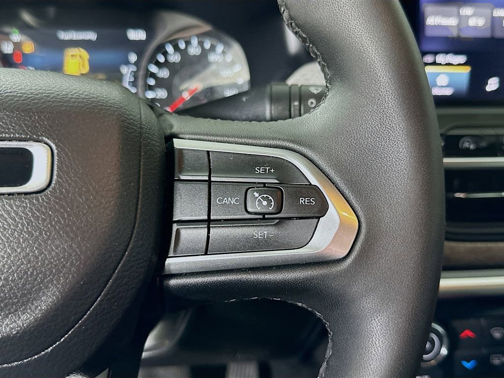 Used 2024 Jeep Compass Latitude image 23