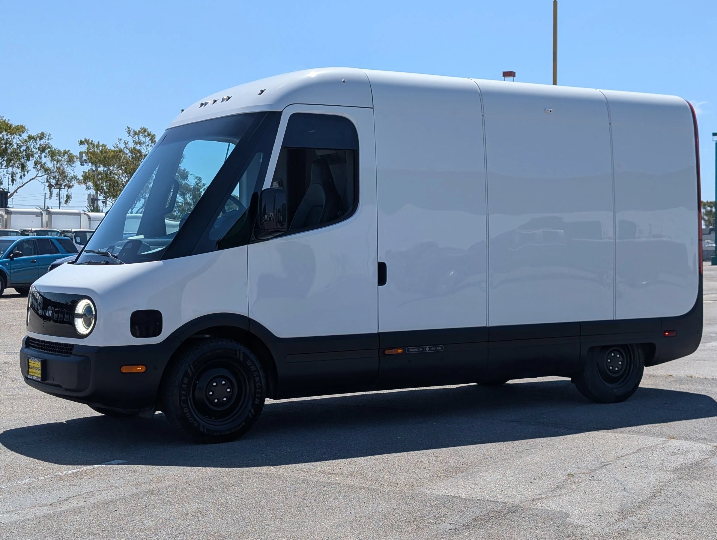 Used 2024 Rivian Delivery 500 FWD image 3