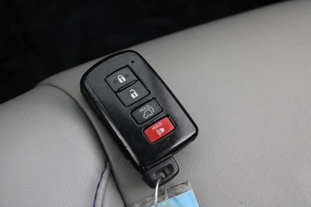 Used 2019 Toyota Highlander XLE AWD/4WD image 31