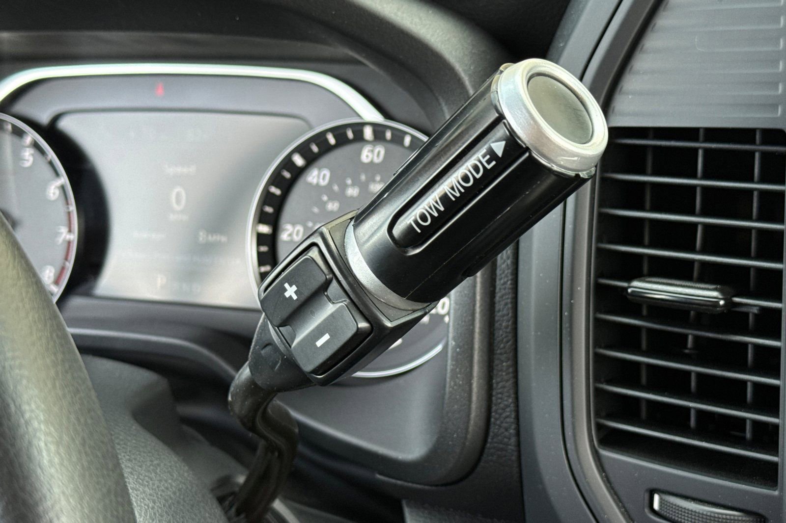Used 2024 Nissan Titan SV w/ SV Convenience Package RWD image 16