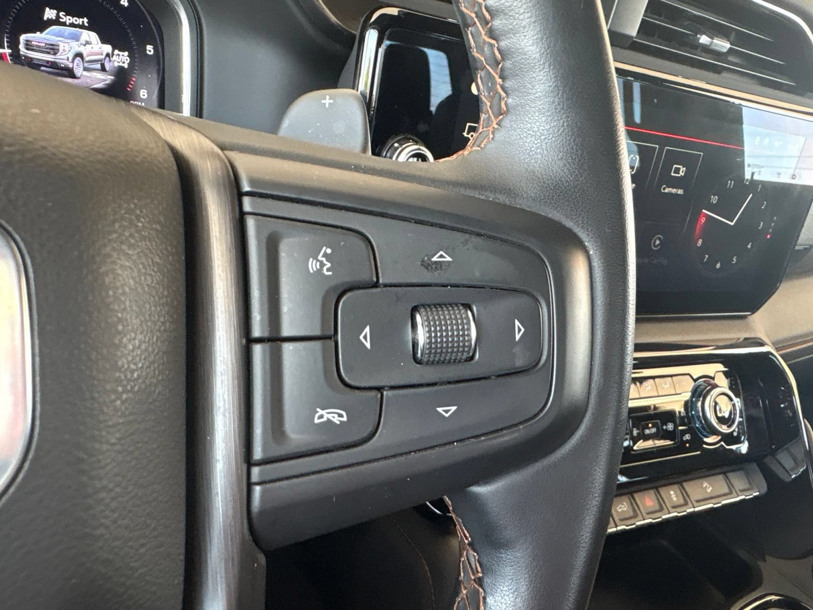 Used 2024 GMC Sierra 1500 AT4 w/ Technology Package AWD/4WD image 29