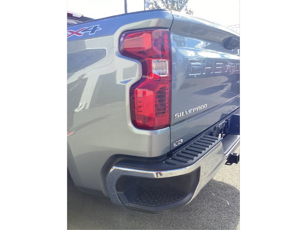 Used 2024 Chevrolet Silverado 1500 LT AWD/4WD image 19