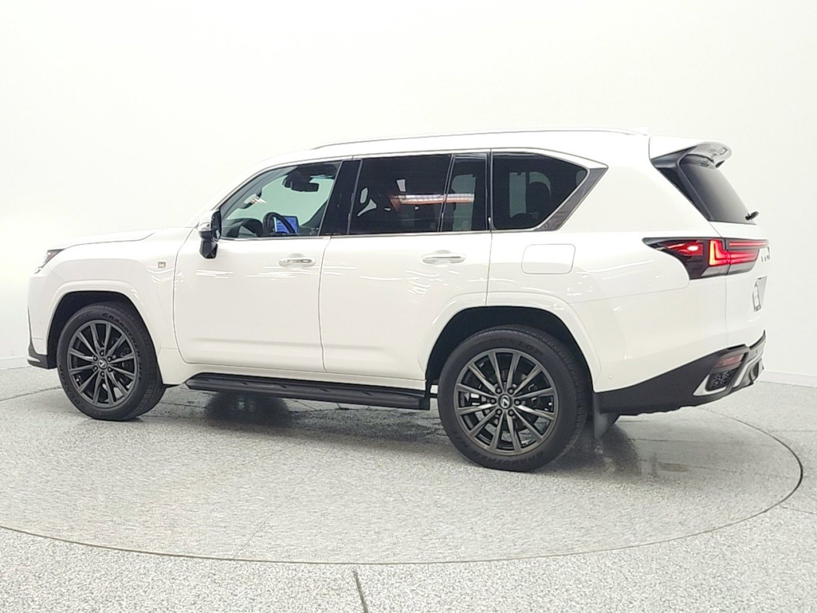 Used 2025 Lexus LX 700h F Sport image 8