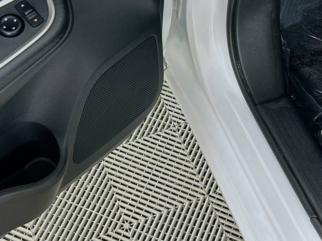 Certified 2025 Nissan Versa SR w/ Trunk Package FWD image 26