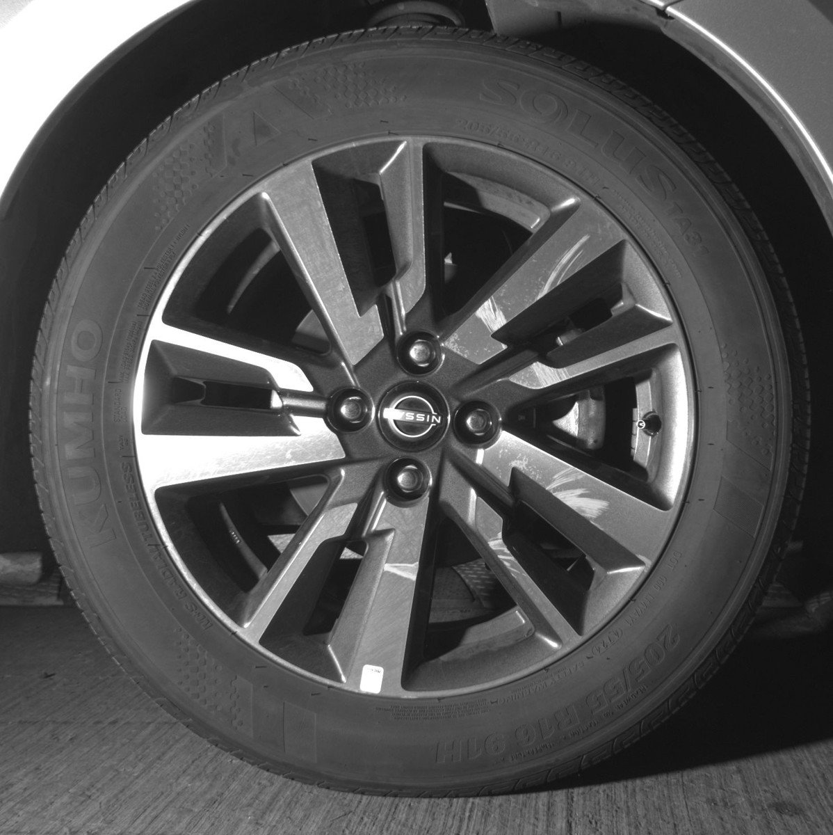 Used 2025 Nissan Versa SV FWD image 13