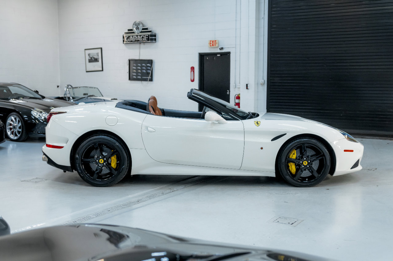 Used 2016 Ferrari California T image 7