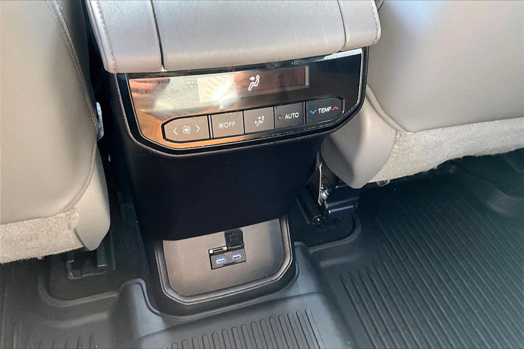 Certified 2022 Toyota Highlander XLE image 11