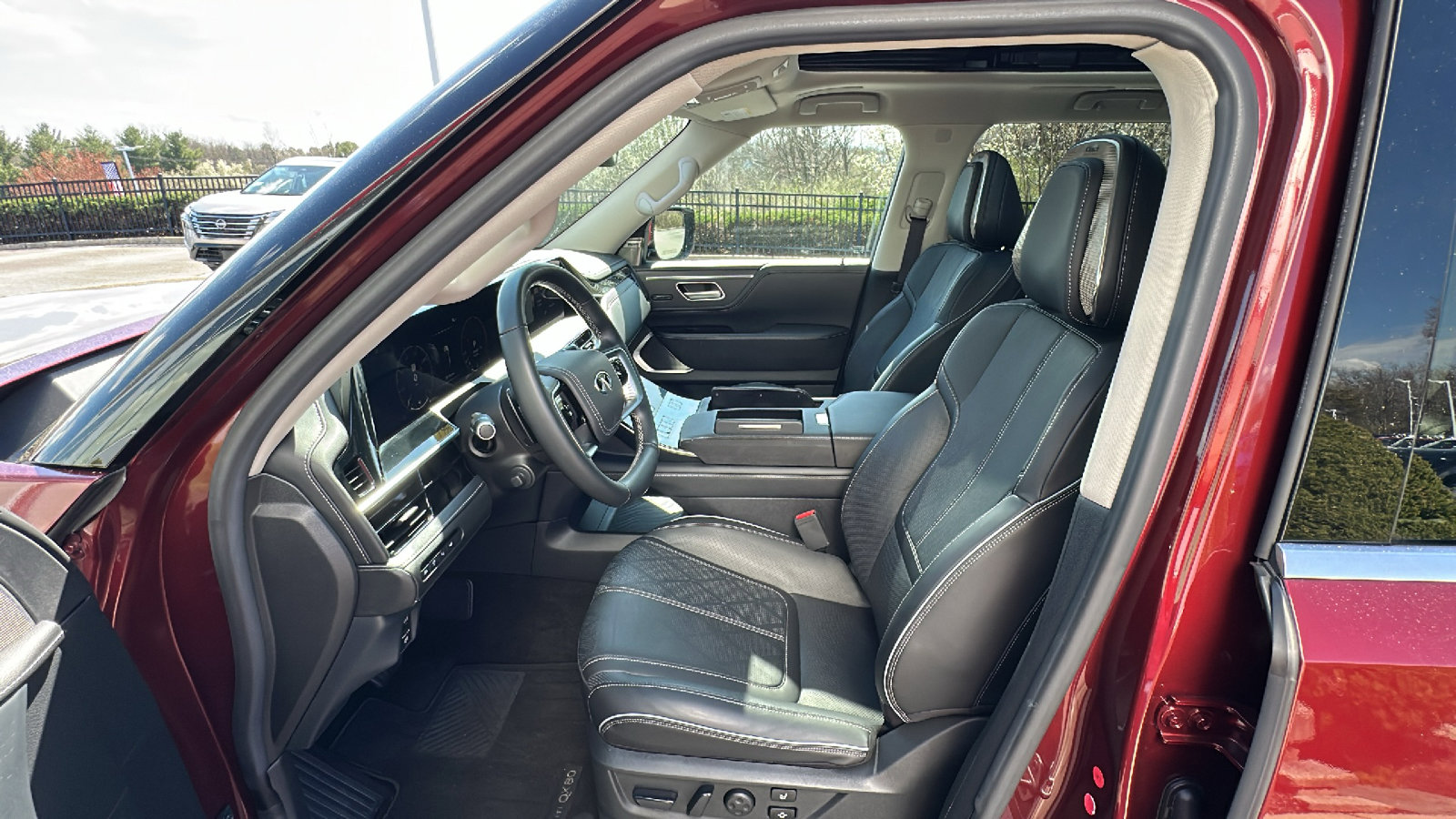 Used 2025 INFINITI QX80 Sensory image 12