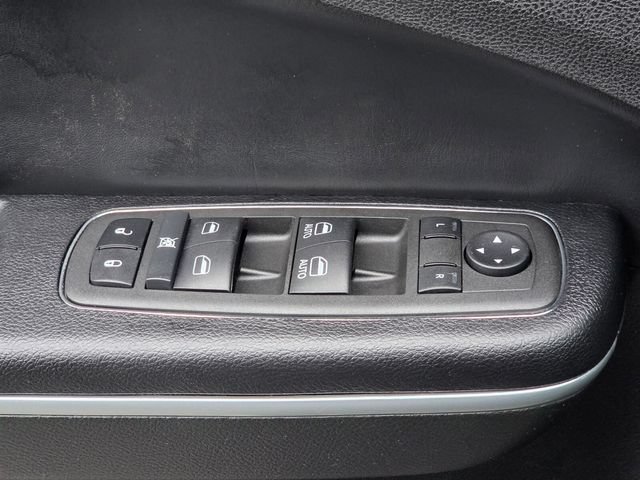 Used 2021 Chrysler 300 Touring w/ Sport Appearance Package RWD image 29