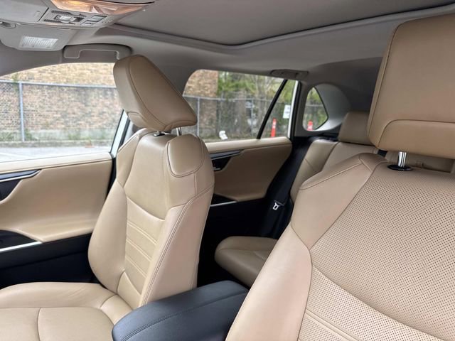 Used 2019 Toyota RAV4 Limited w/ Limited Grade Weather Package AWD/4WD image 32