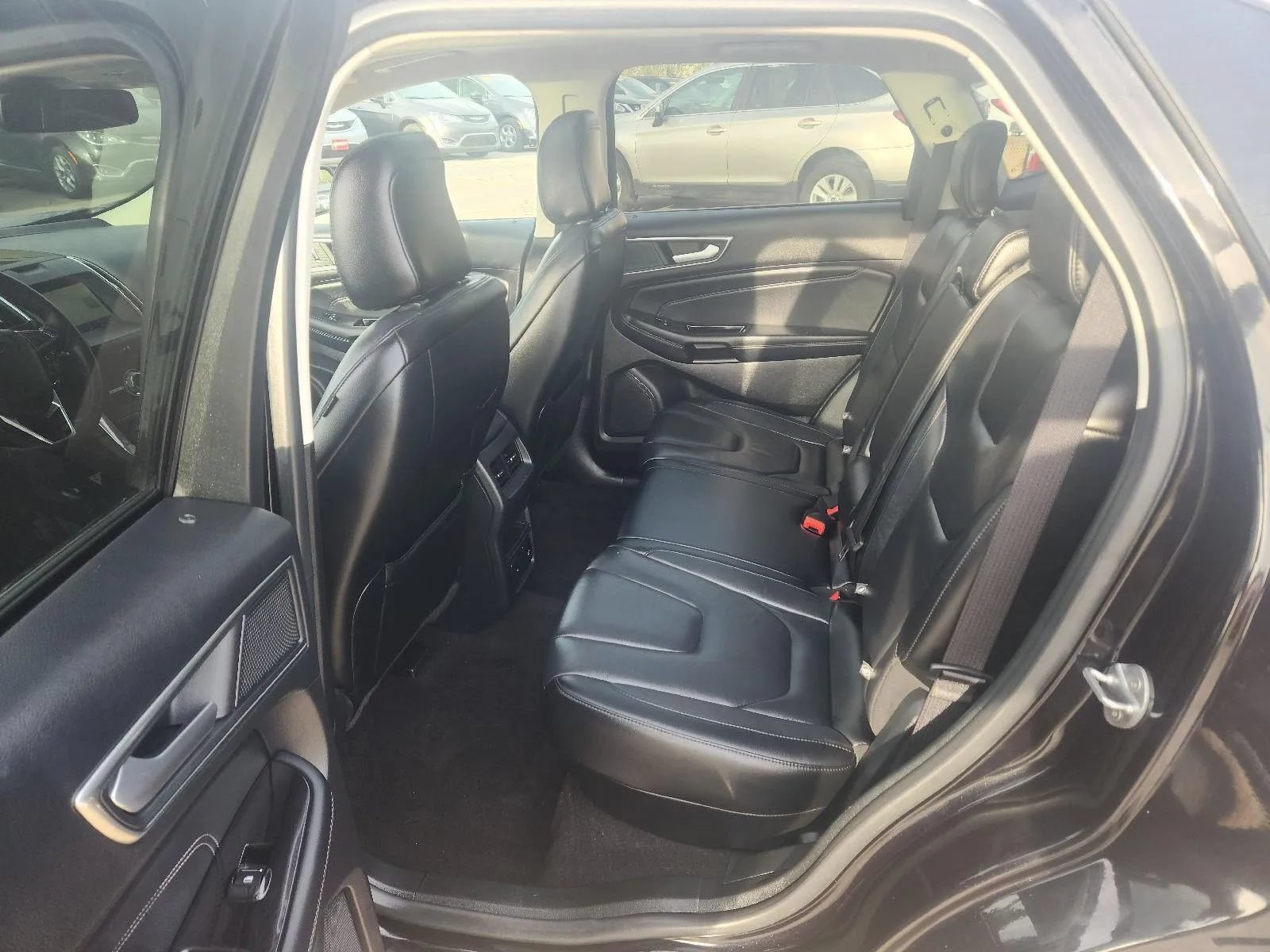 Used 2020 Ford Edge Titanium FWD image 19