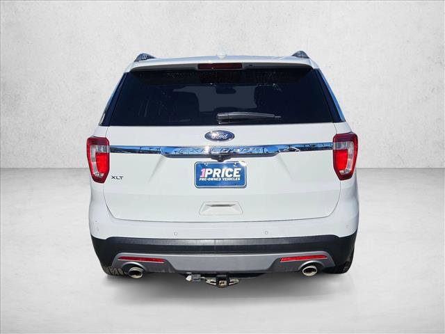 Used 2017 Ford Explorer XLT image 6