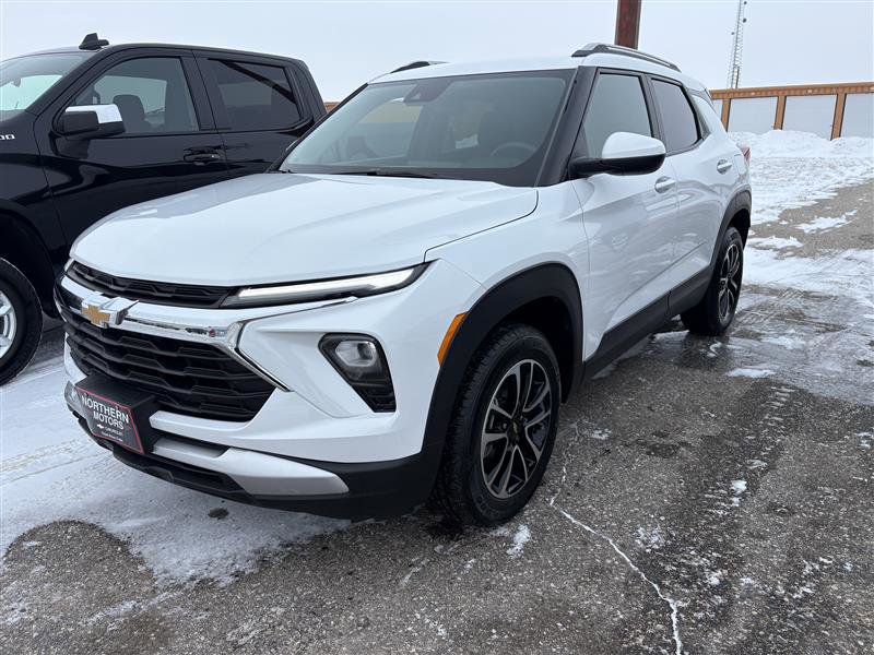 Used 2025 Chevrolet TrailBlazer LT image 2