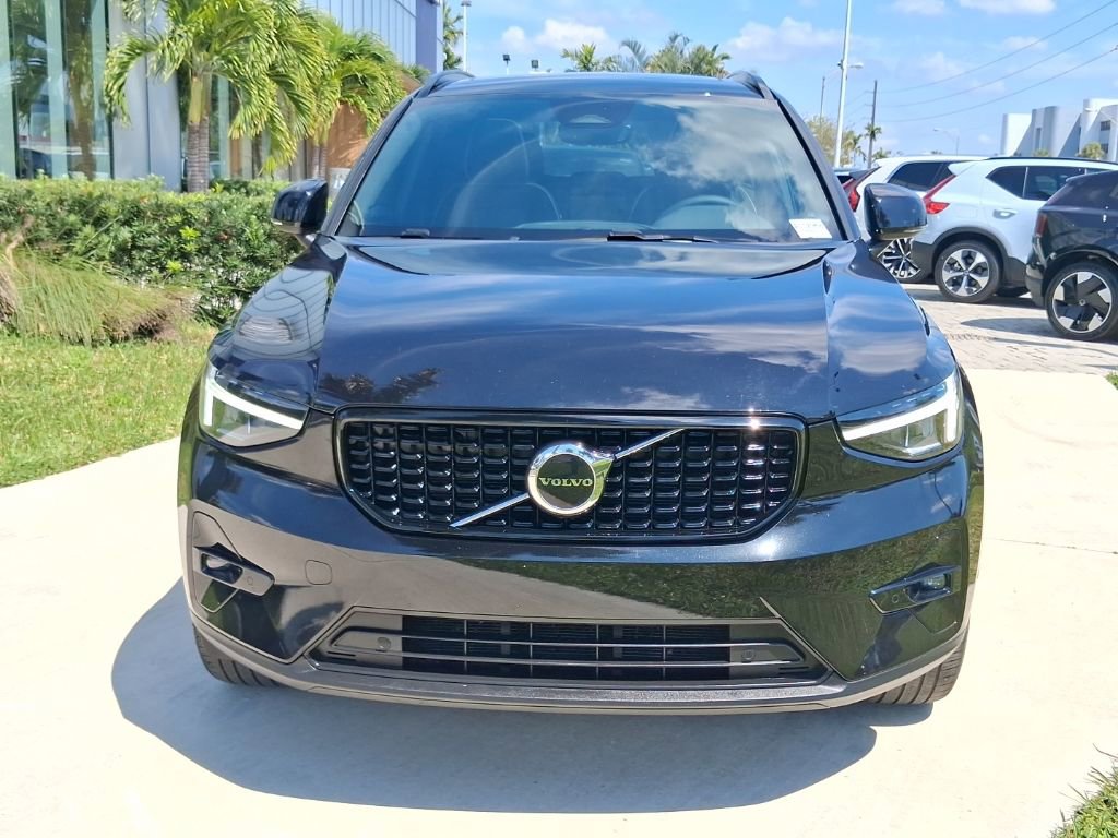 Used 2023 Volvo XC40 B5 Plus w/ Climate Package image 2