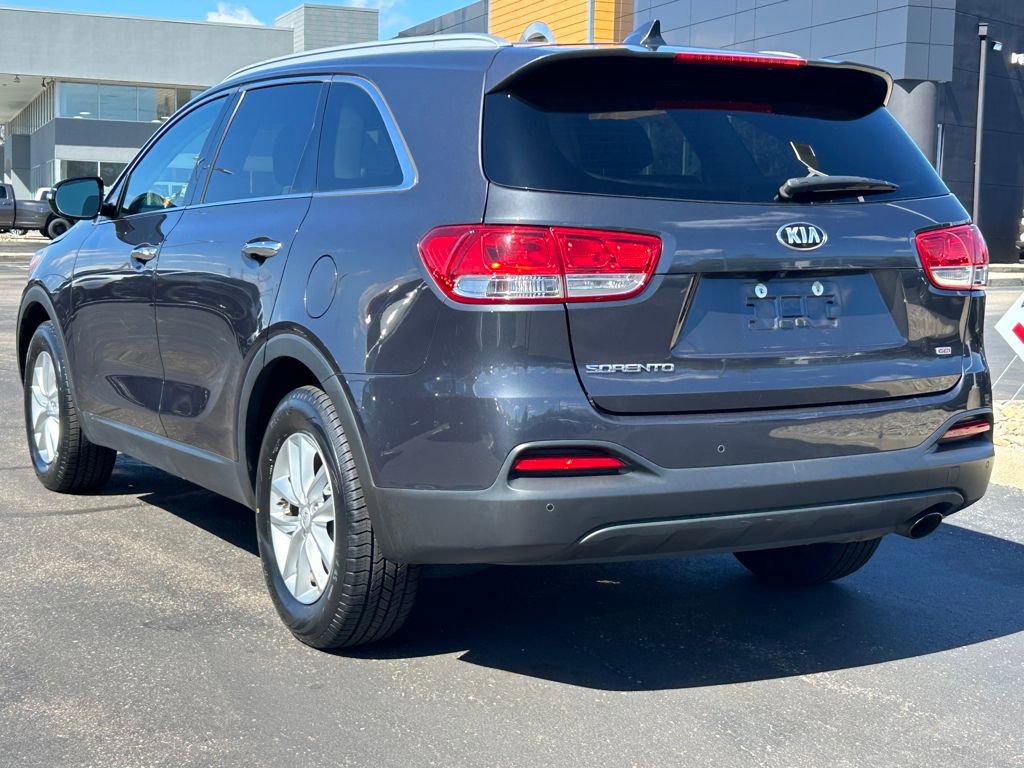 Used 2017 Kia Sorento LX w/ LX Convenience Package image 5