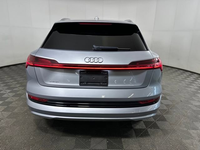 Used 2019 Audi e-tron Prestige w/ Prestige Package image 4